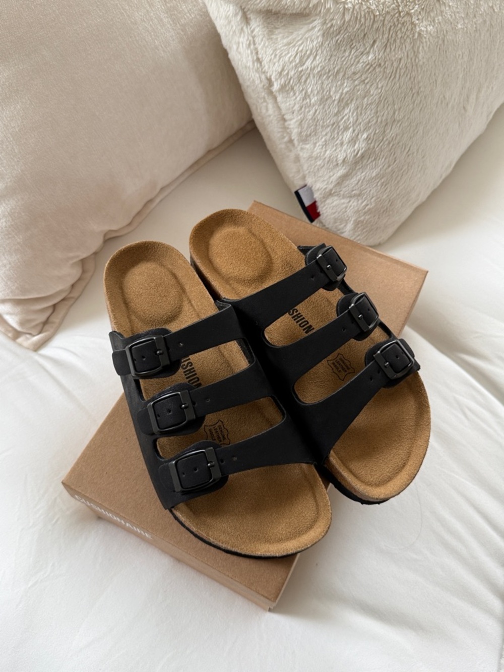 BRAND NEW Cushionaire Lela Black Nubuck Cork Sandals - 7M